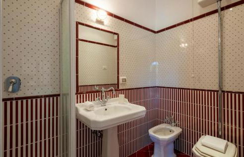 6 Bedroom Beautiful Home In Treia - Foto 39