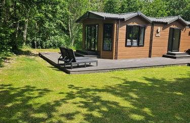 Cherry Tree Lodge with Hot Tub near Alton Towers - Foto 1