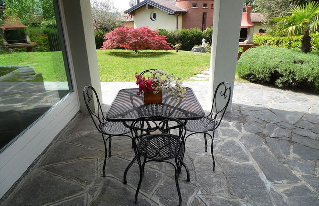 Fabulous Villa in Barasso near Lake - Photo 13