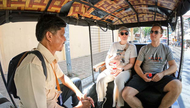 Disfrutando del tour en tuk tuk