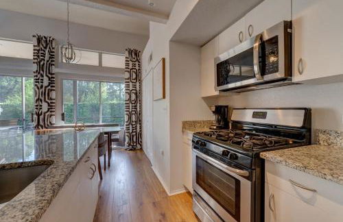 Charming and Cozy Townhome Near Disney - Foto 30