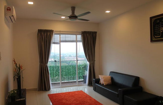 Cozy Crib at 7 Tree Seven Residence - Photo 1