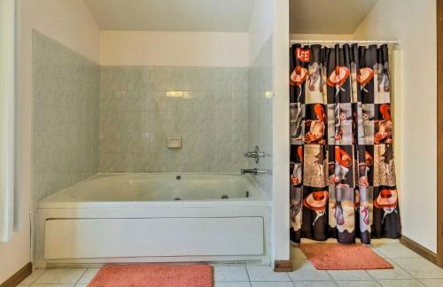 Hot Tub and Deck Pet-Friendly Poconos Getaway! - Foto 14