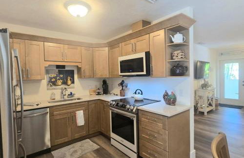 An Island Getaway at Palm Tree Villas - Photo 31