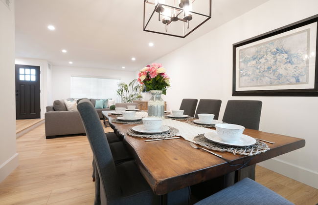 Coming Mid-April 2023! Beautifully upgraded two-story home with backyard oasis - Foto 55