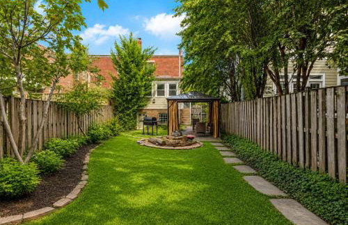 Beautiful 3BR 2BA Colonial House by CozySuites - Foto 23