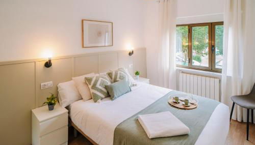 Centro, Hospital y Campus Universitario a 5 minutos - Camas de primera - Lavadora - SmartTV - Wifi 1 GB - Teletrabajo - Foto 2