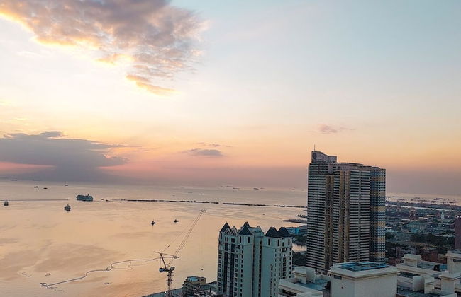 Budget Stay with Bay & City Lights View - Foto 1