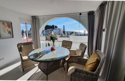 Stilfullt semesterhus nära pool och strand. - Foto 2