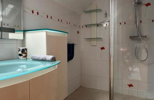 Le So Art, grande maison 4 chambres, terrain de pétanque, grand jardin clos, flipper, babyfoot, jeux Arcade, ping pong,1 km mer, proche golf, Port en Bessin, Bayeux et plages du débarquement, adaptée enfants - Foto 35