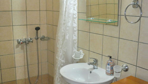 Villa Takis on Pelekas Beach Small House With Garden and sea View - Foto 4, Baño