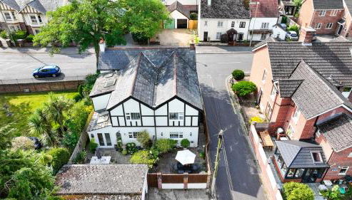 Corner Cottage - character, charm, great location. - Foto 3