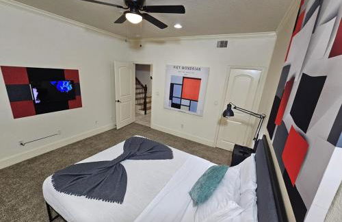 Galleria Comfort 3BR King Bed Private Jacuzzi and Garage - Foto 13