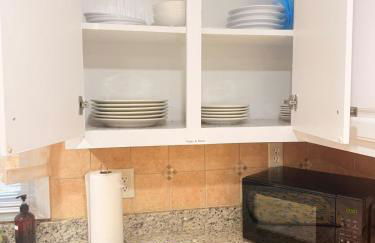 Spacious 4BR House Sleeps 9 Outdoor Lounge with Fire Pit plus Games - Foto 59