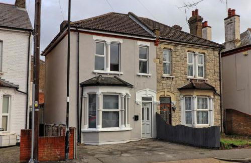 Beautiful Spacious four bedroom house with parking for 2 cars, 5 minute walk to southend station - Foto 23