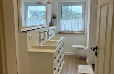 Landhausstübchen 105qm mit Balkon-2 Schlafzimmer-Bad-WC-WiFi-Kaffeemaschine-Waschmaschine-Trockner-Föhn-Handtücher und Bettwäsche-sehr familienfreundlich - Photo 38