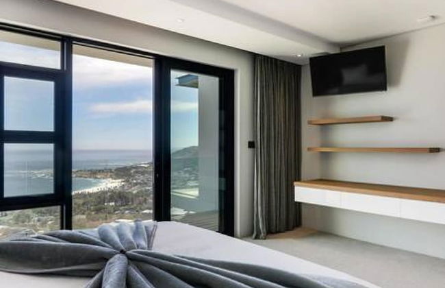 Luxurious Holiday Villa w Views Pool Jacuzzi Halo Villa - Photo 17