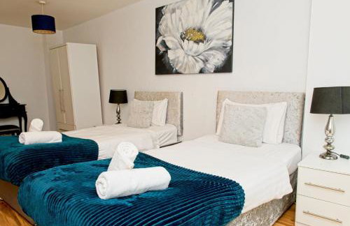 Birmingham City Centre Beautiful Apartment Walking Distance to Bullring Shopping Centre Private Parking - Photo 30