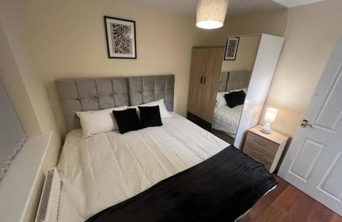 Big new house! 5BDR, sleeps 13, with parking - Foto 16