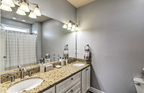 Group Getaway with Deck, Steps to Crystal Beach! - Foto 20