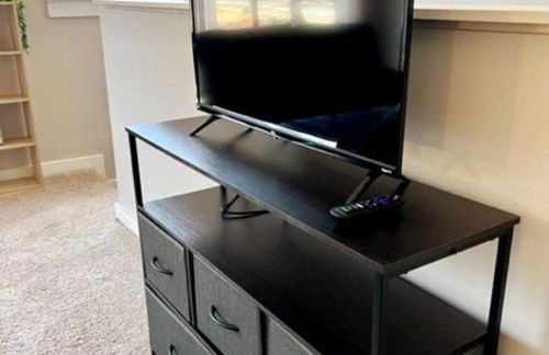 Studio Townhouse in Uptown King Bed-Wi-Fi-Full Kitchen- Washer & Dryer - Foto 10