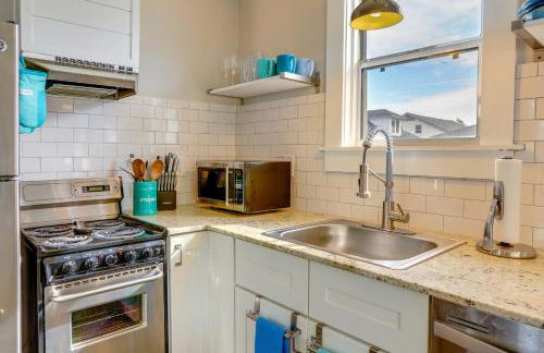 Bright St Petersburg Apartment, Walk to Downtown! - Foto 14