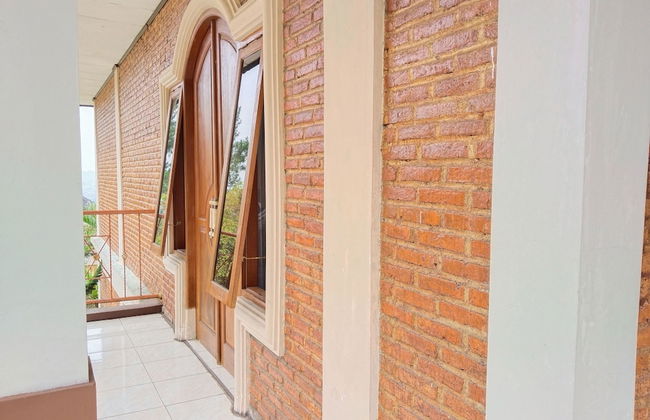 Villa Yustisia Curug 7 Cilember - Foto 51