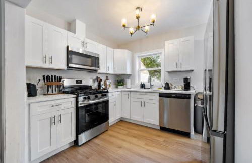 Relax & Play - 4BR Home with Game Room for Family & Outdoor Area - Foto 16