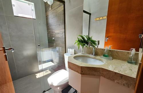 Casa ampla e confortável. Piscina e churrasqueira. - Foto 20