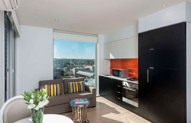 Oaks Melbourne South Yarra Suites - Photo 10