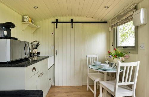 Finest Retreats - Hay and Hedgerow Glamping - Foto 9