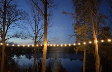 Woodlawn Lakeside Retreat - 2 BR Waterfront Cabin - Foto 1