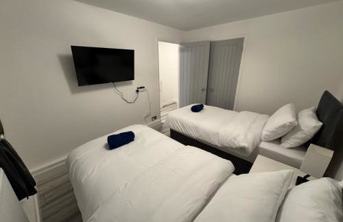 Stylish 2BR, Fast Wifi with balcony - Photo 8