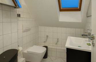 Zentrale Maisonette mit Büro & Parkplatz - Foto 8