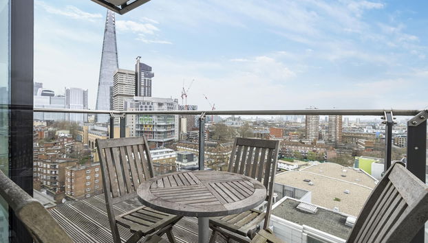 Borough Flat With City Views by Underthedoormat - Foto 2, Habitación