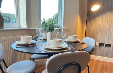 Stylish 2 Bedroom Apartment With 2 Bathrooms and Free Gated Parking - Foto 32