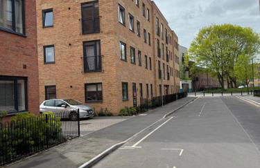 2 Bedroom Luxury Apartment! City Center with Free Parking! - Foto 4