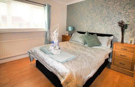 2 Bed Semi - Sleeps 4 - Private Garden & Parking - Quiet Cul De Sac Location - Dog Friendly - Fast Wifi - Close to Motorway Access - Foto 19