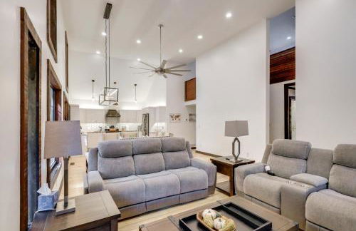 Steps to Lake Lanier Wooded Escape with Boat Dock - Foto 9