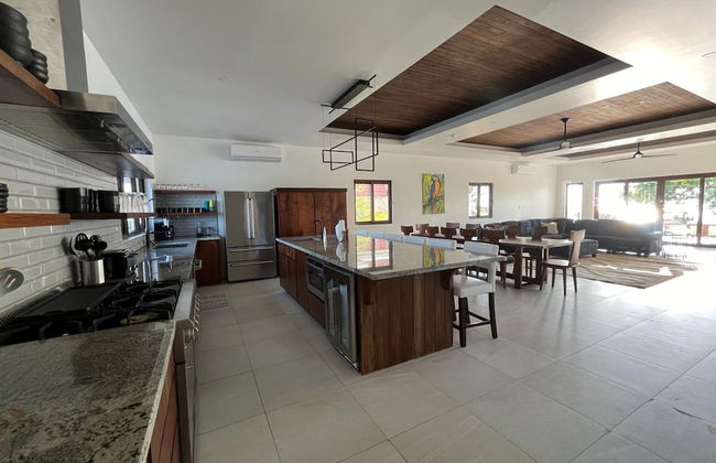 NEW Oceanfront 5 Bedroom Private Island Villa - Foto 10