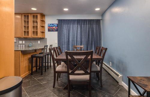 Cozy City Stay, 3bdrm near Airport - Photo 22