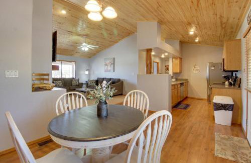 Families Welcome! Overgaard Cabin with Playground - Foto 8