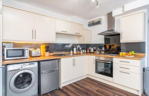 Beautiful Flat Town Centre 55 inch Smart TV + Netflix - Photo 3