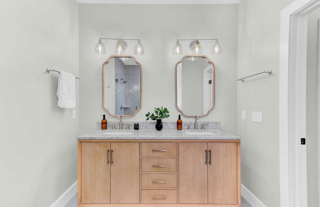 Southern Oasis by Avantstay 0.5mi Walk to the Beach, Pool, Patio, Large Yard - Photo 26