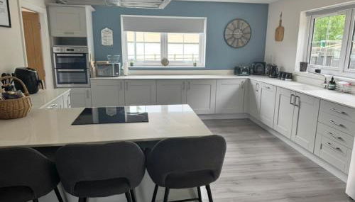 Riverside View - Large, modern 4 bedroom house with hot tub - Foto 2