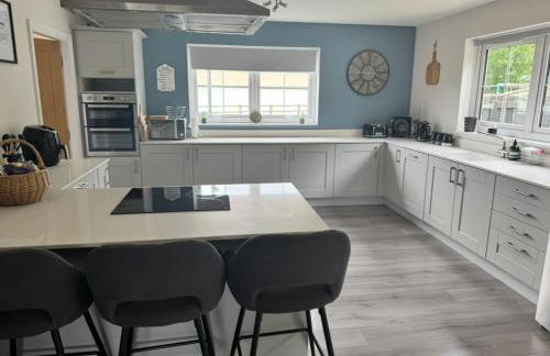 Riverside View - Large, modern 4 bedroom house with hot tub - Foto 2