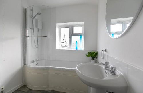 Ludlow Drive a 3 bed Contractor family Town house in melton Mowbray with Parking - Photo 9