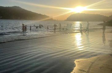 Lindo apartamento com vistas na praia do Gonzaguinha - Foto 26