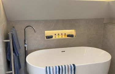 Luxury retreat with hot tub & wood burner - Mylor - Foto 50