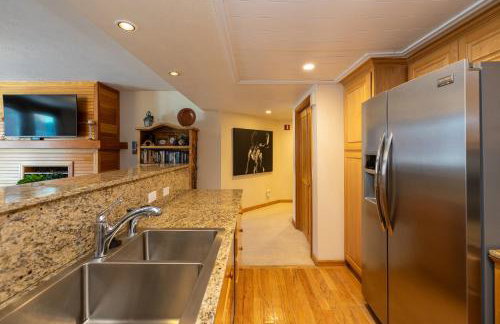 Ski in Ski out Main Street Balcony Hot Tub - Photo 17